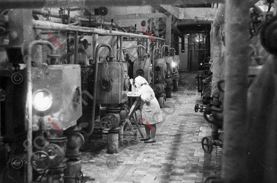 In der Fabrik | In the Factory - Foto Harder-001_0128Bild006.jpg | foticon.de - Bilddatenbank für Motive aus Geschichte und Kultur